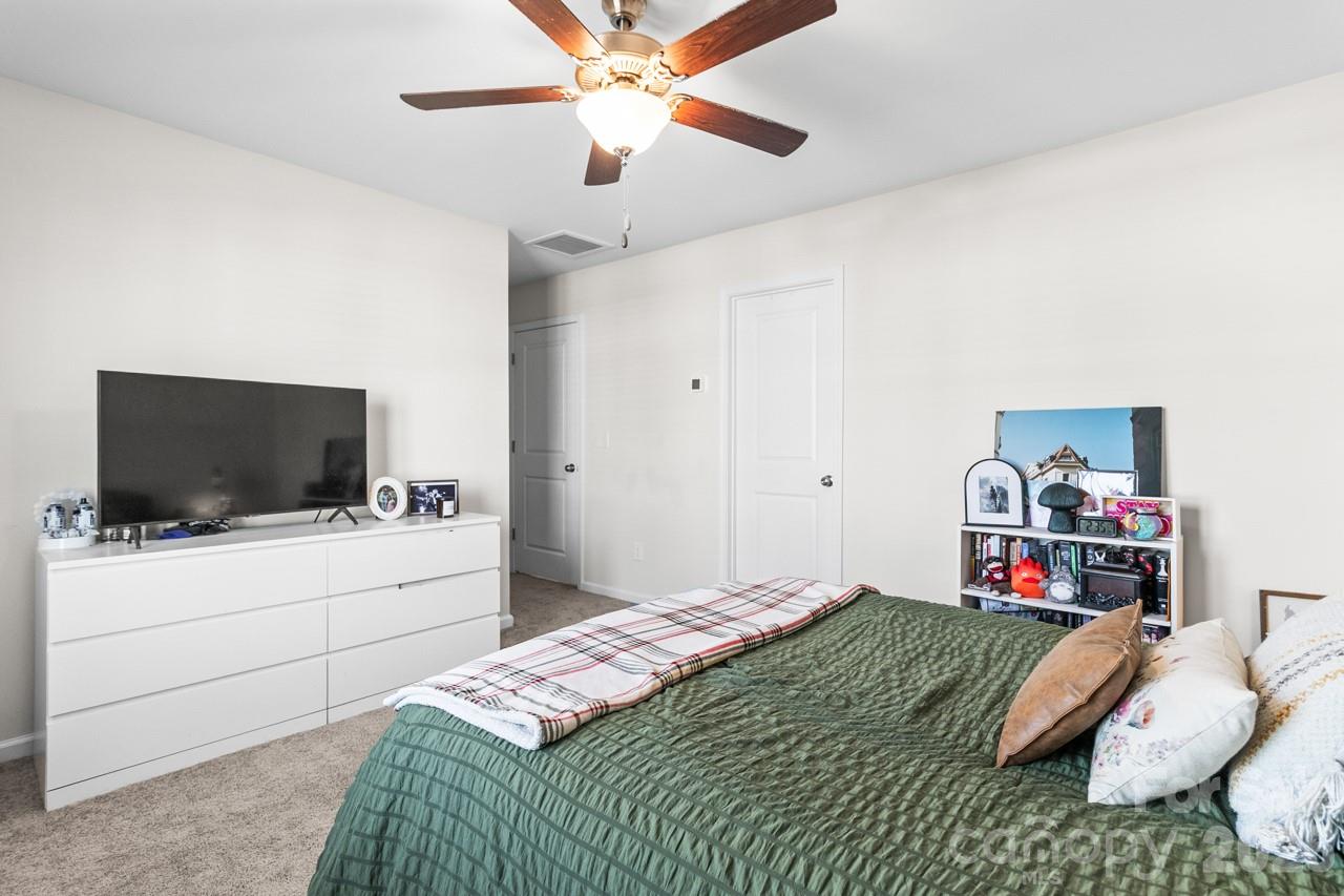 3738 Yorkshire Place Property Photo 18