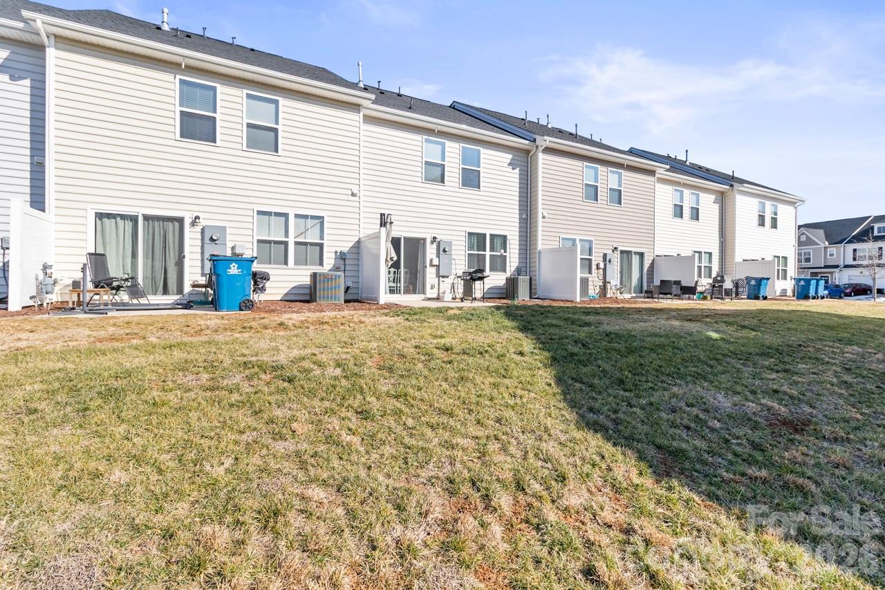 3738 Yorkshire Place Property Photo 40