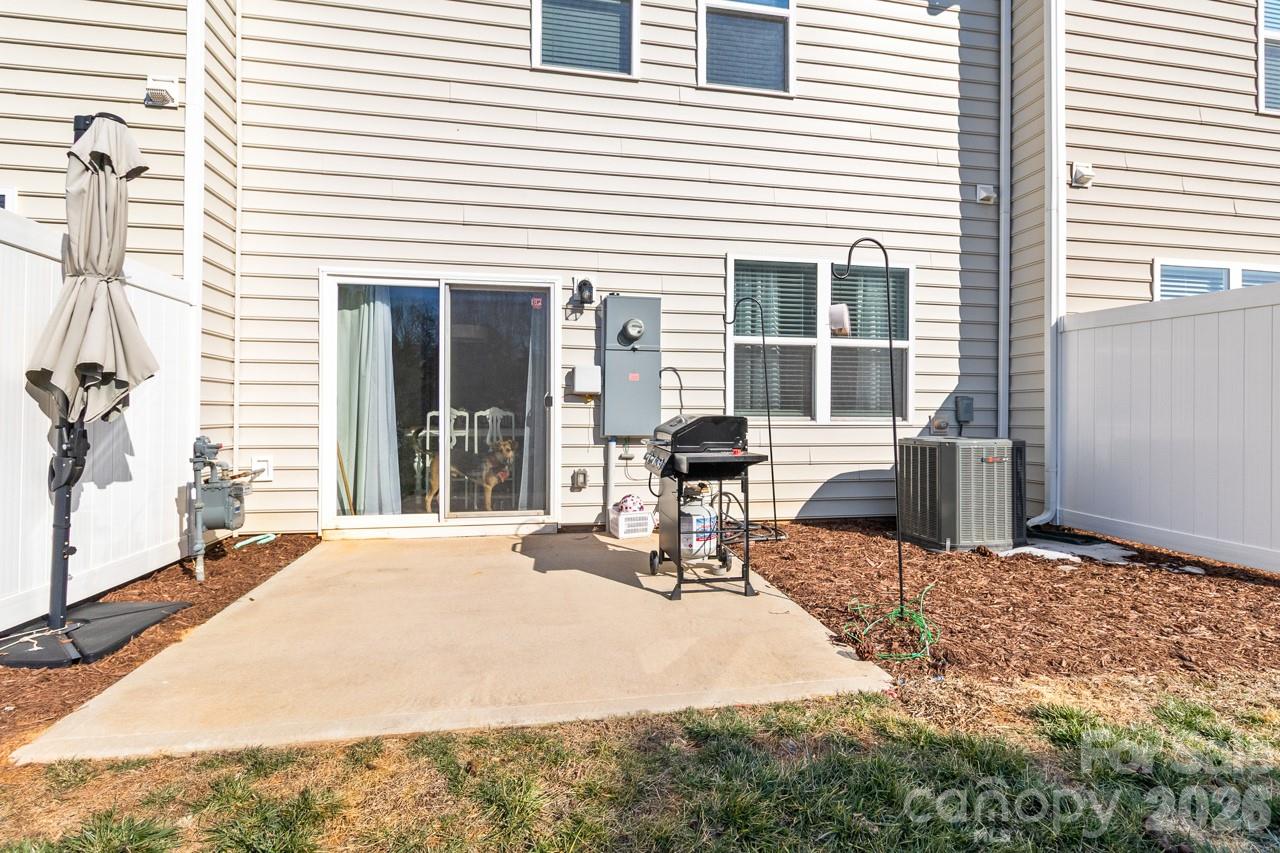 3738 Yorkshire Place Property Photo 43