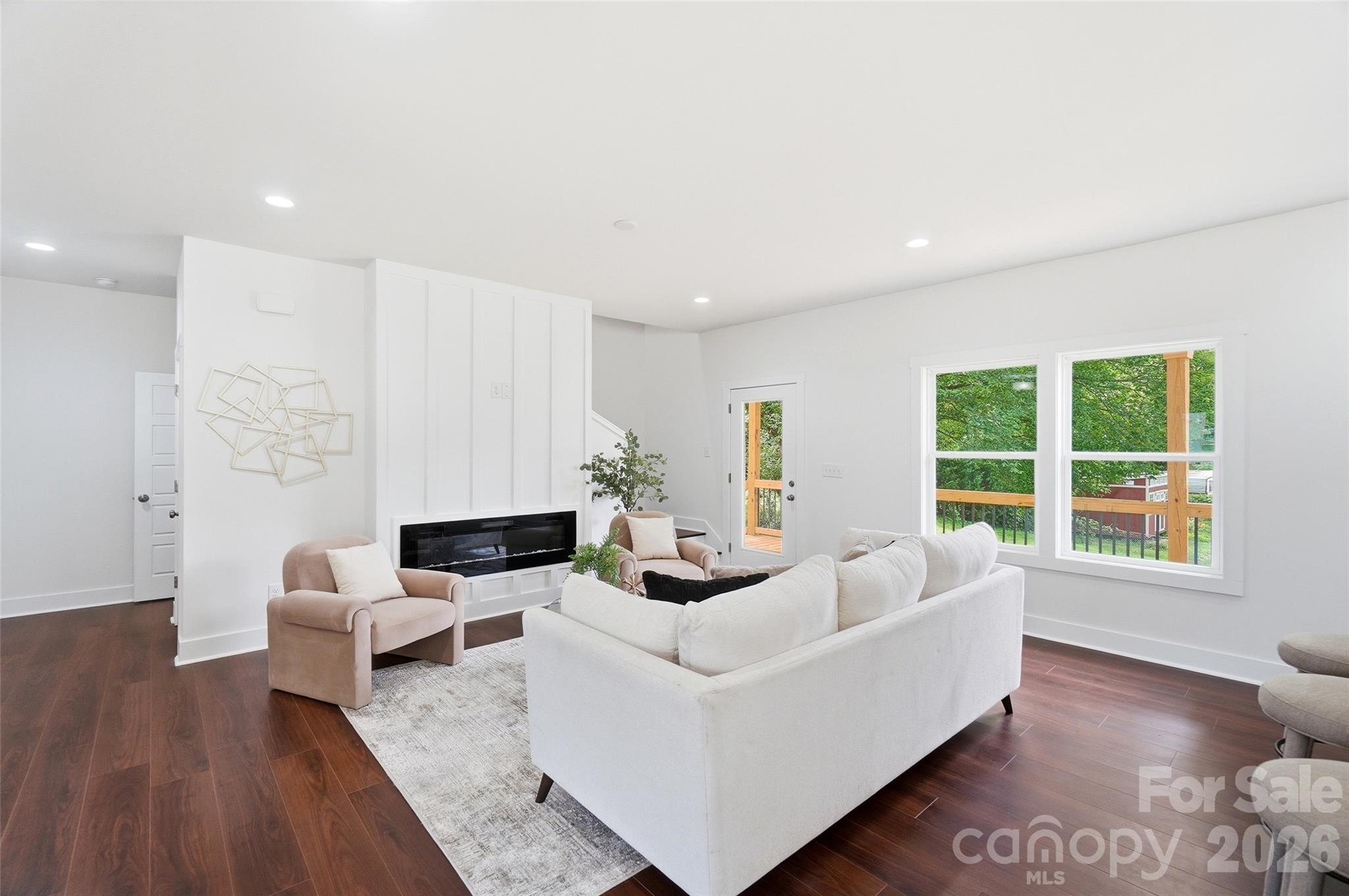 917 Bethpage Road Property Photo 4