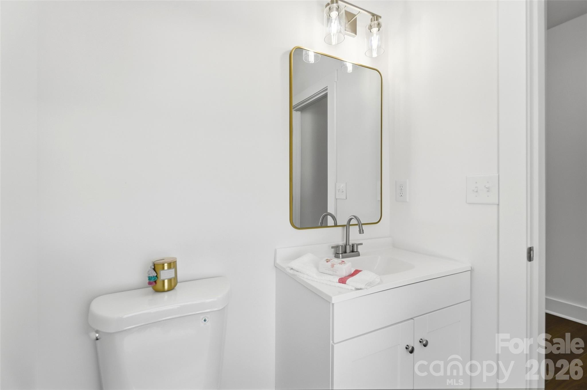 917 Bethpage Road Property Photo 14