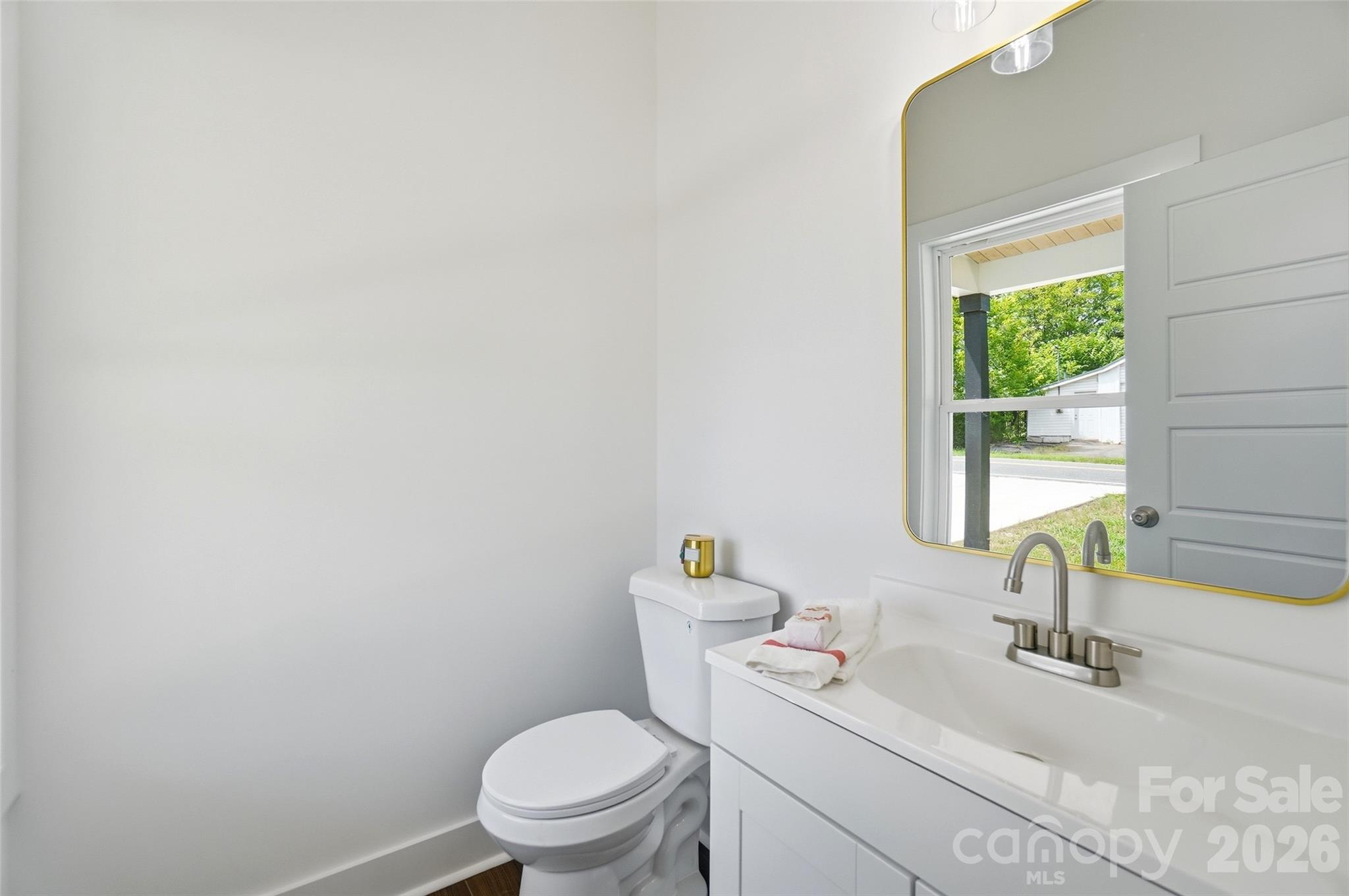 917 Bethpage Road Property Photo 15