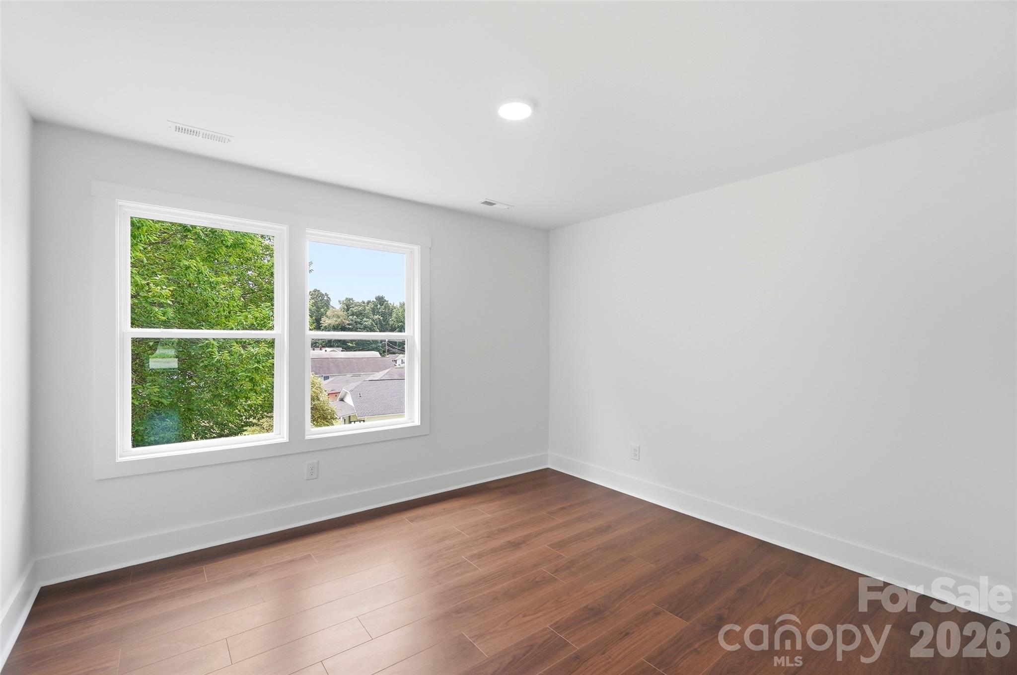917 Bethpage Road Property Photo 31