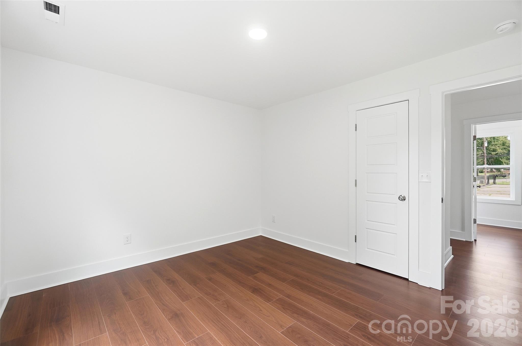 917 Bethpage Road Property Photo 32