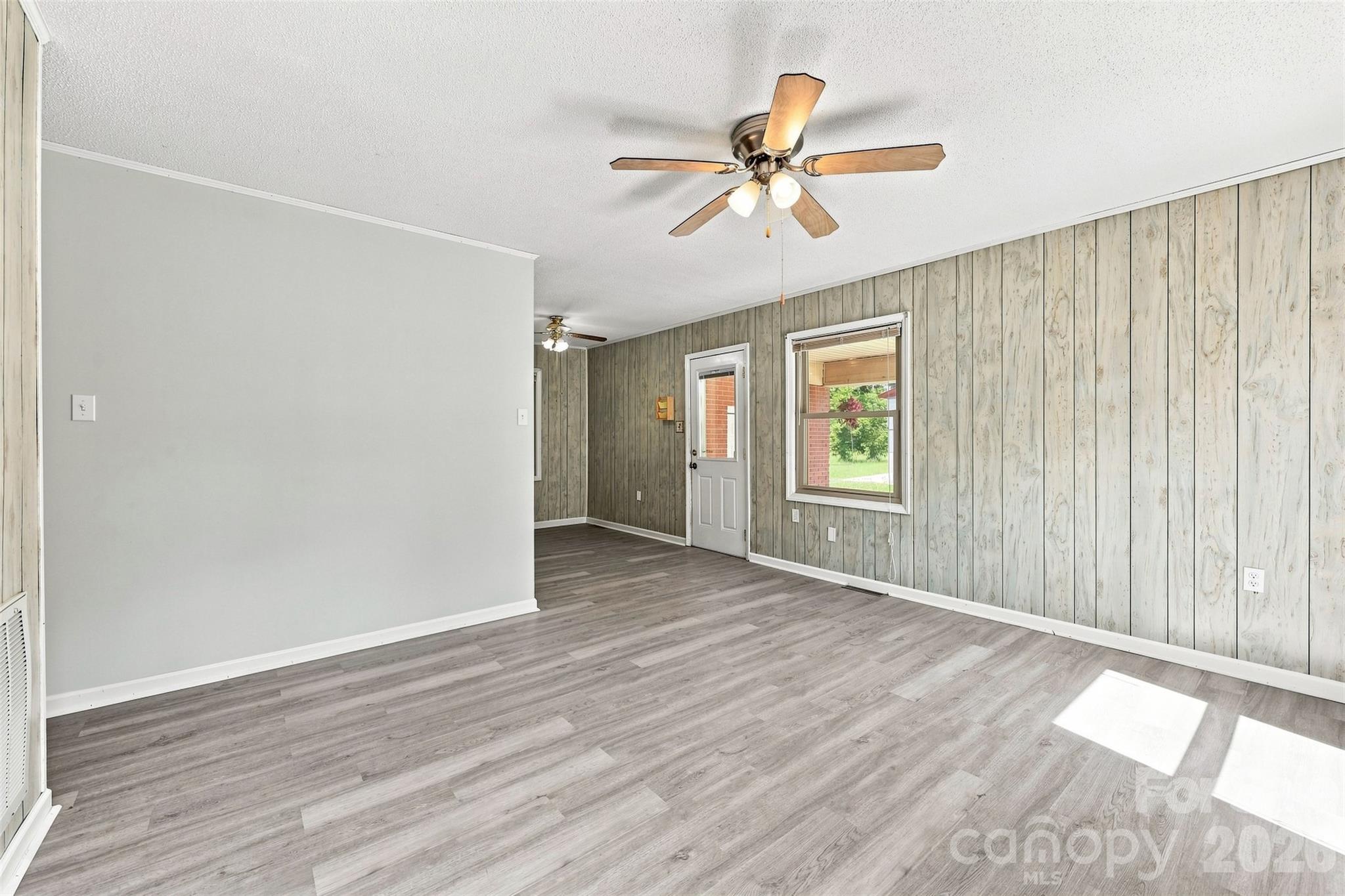 728 Center Road Property Photo 3