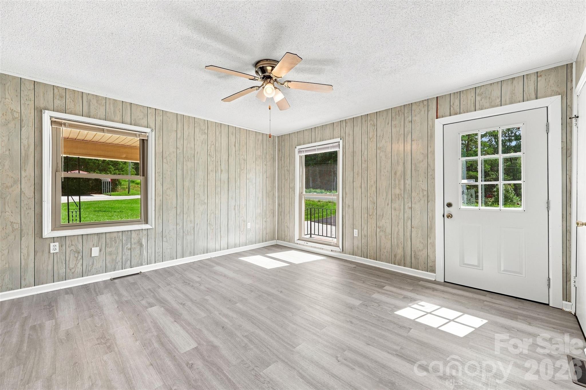 728 Center Road Property Photo 4