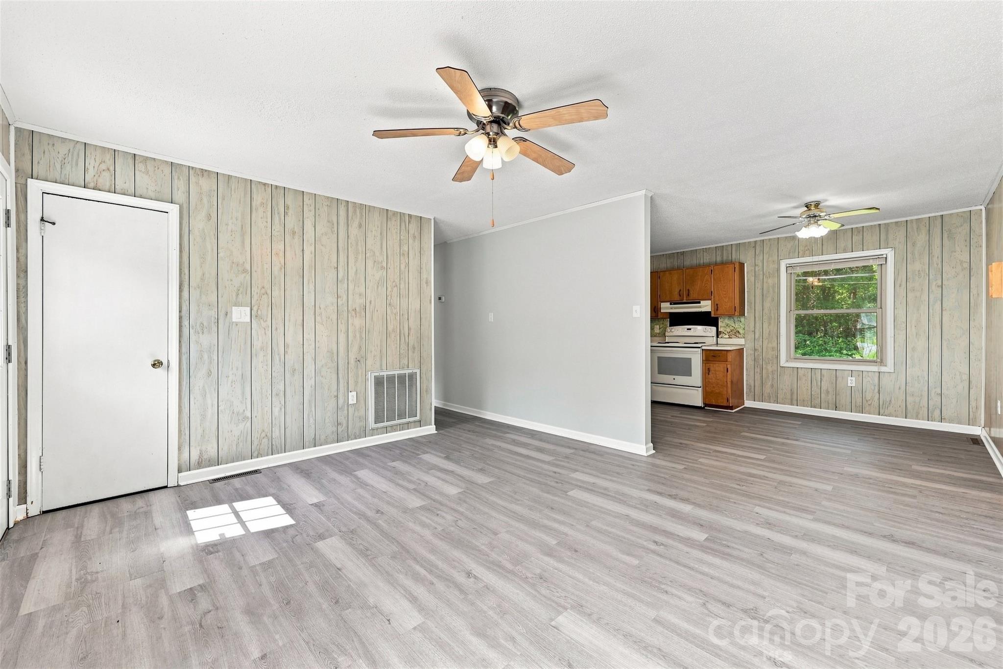 728 Center Road Property Photo 5