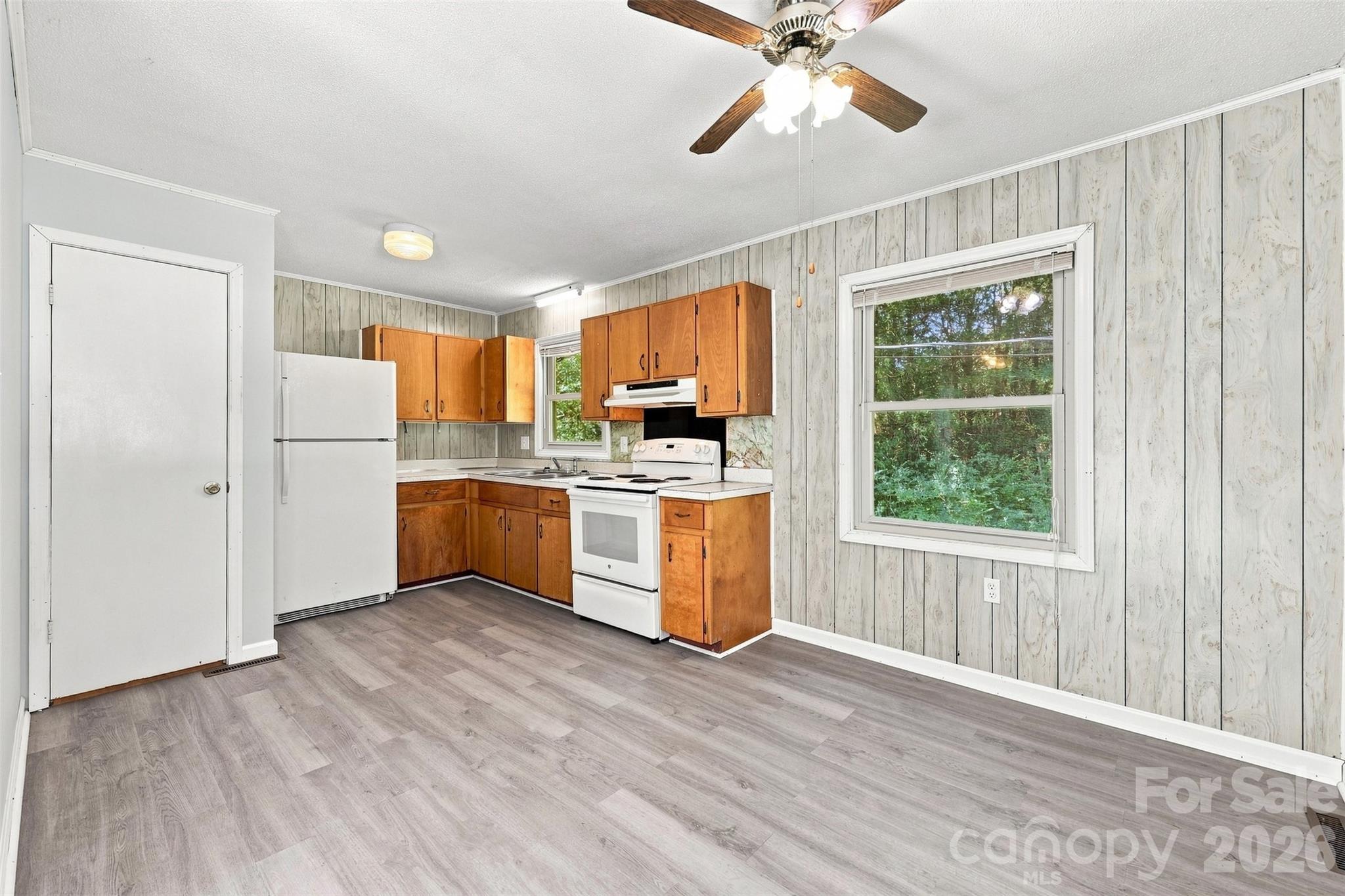 728 Center Road Property Photo 7