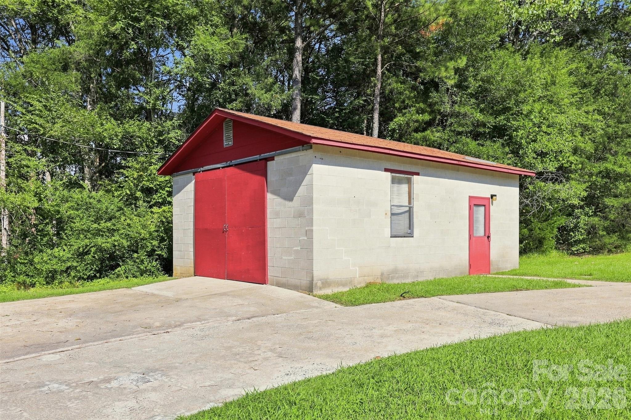 728 Center Road Property Photo 23