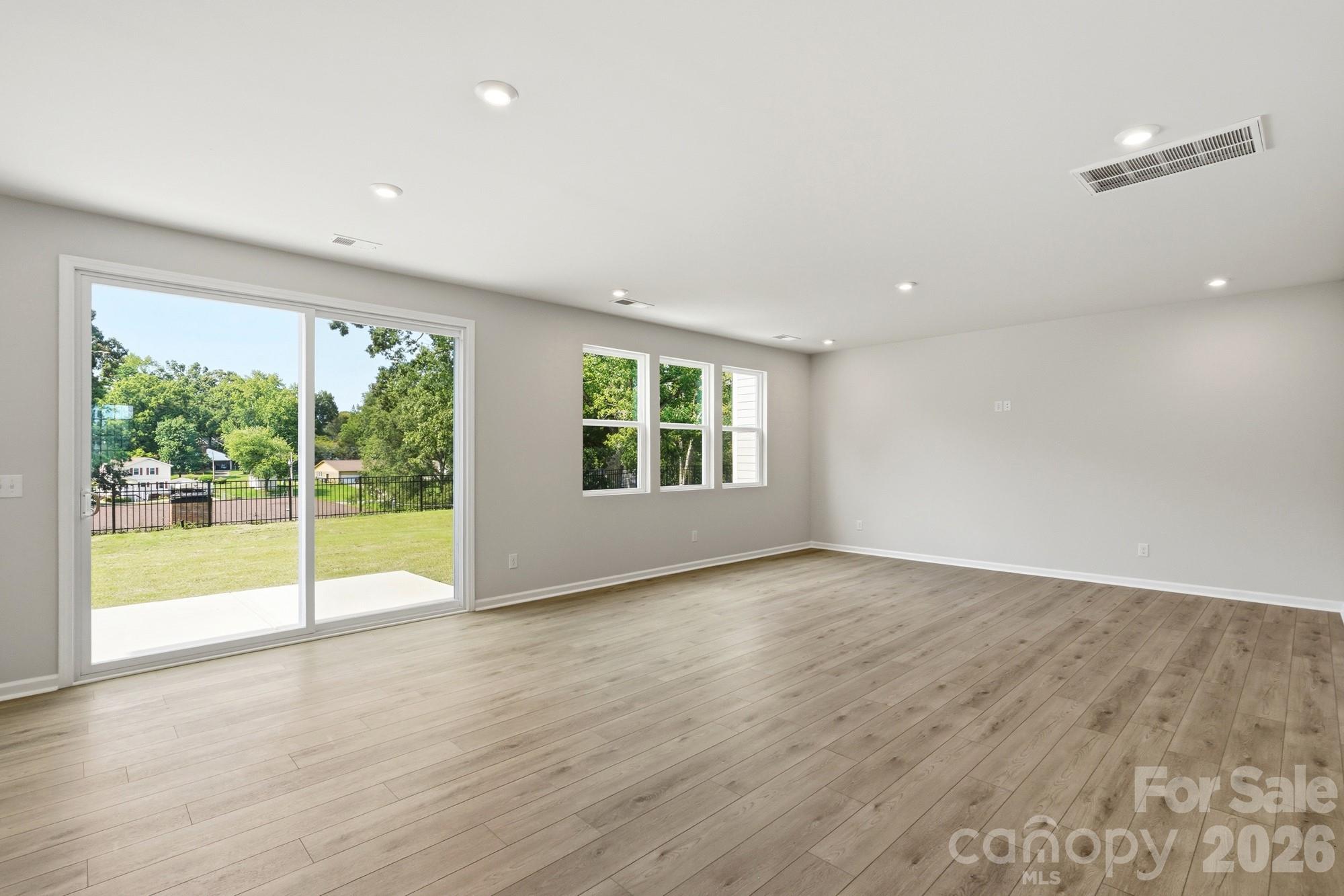 2730 Phoenix Court Property Photo 13