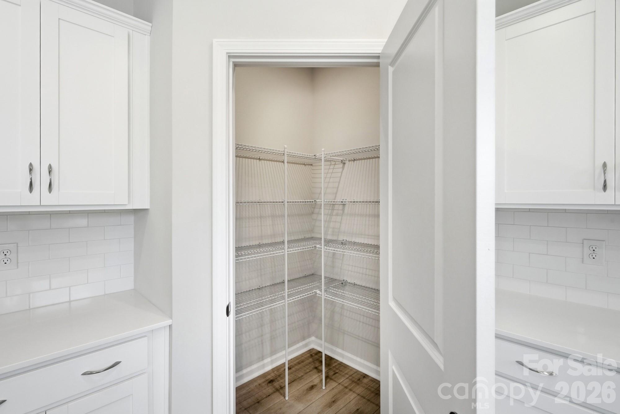2730 Phoenix Court Property Photo 29