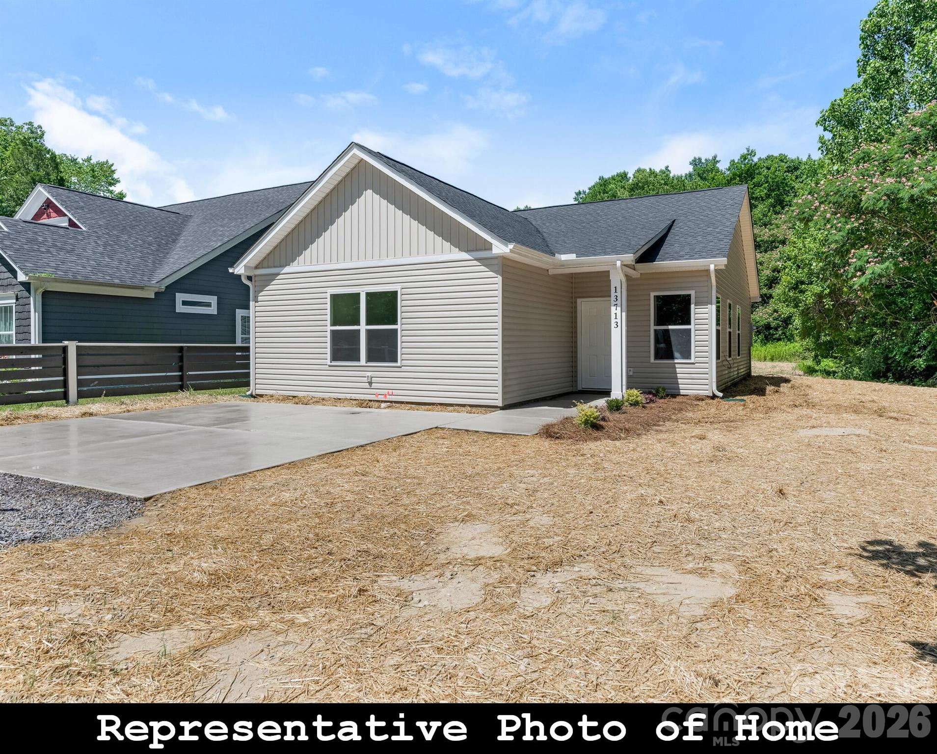 962 S Hoskins Road Property Photo 3