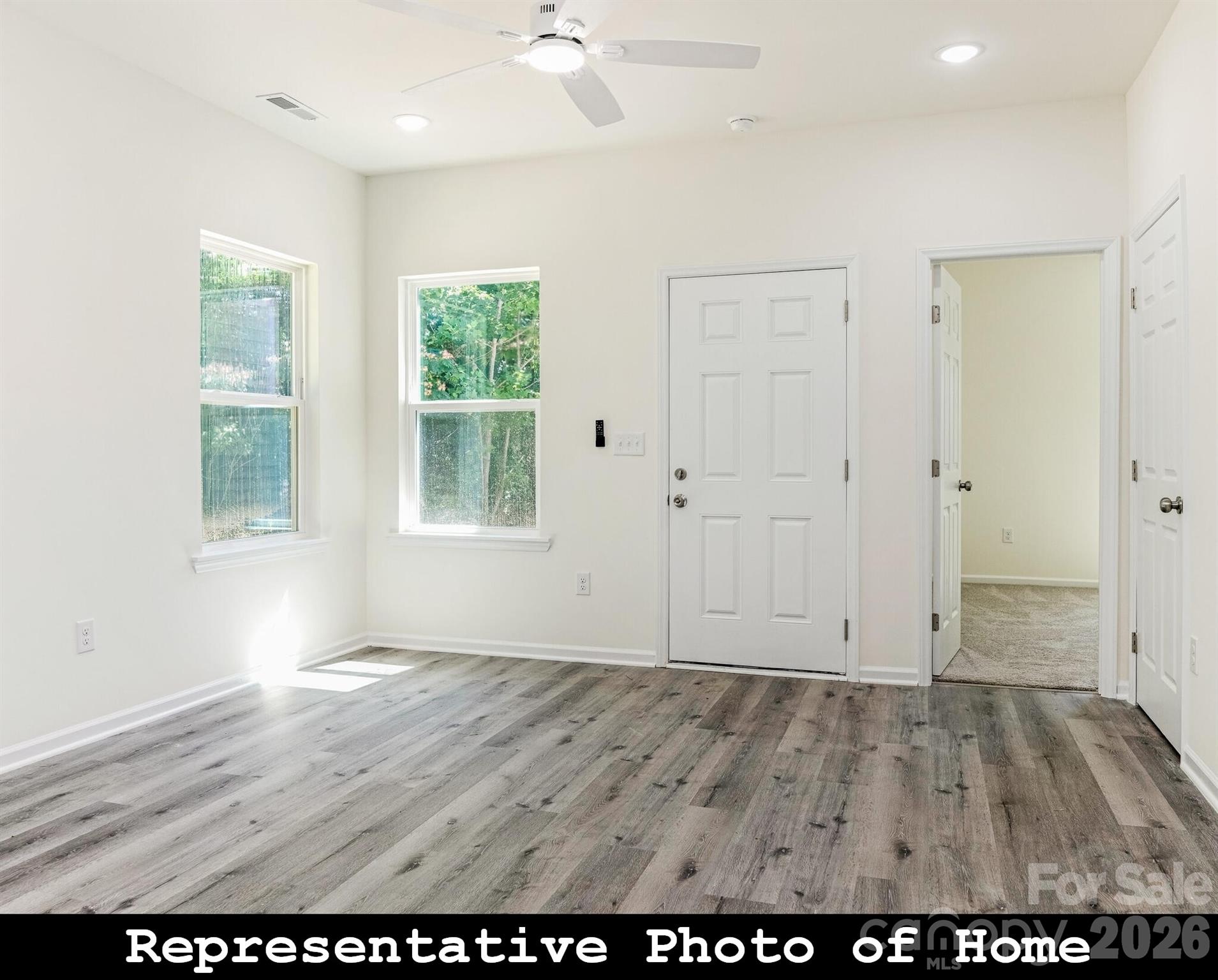 962 S Hoskins Road Property Photo 4