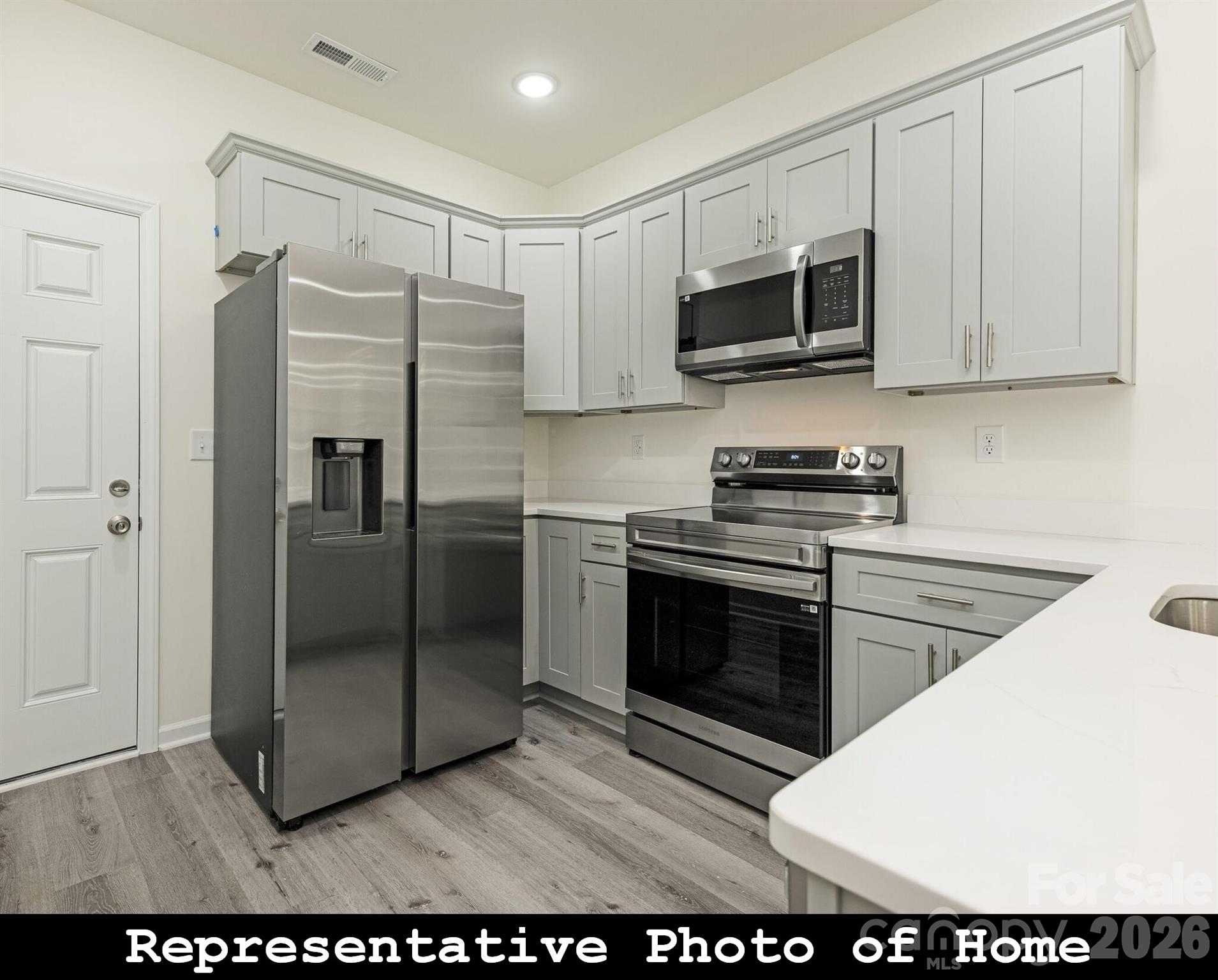 962 S Hoskins Road Property Photo 7