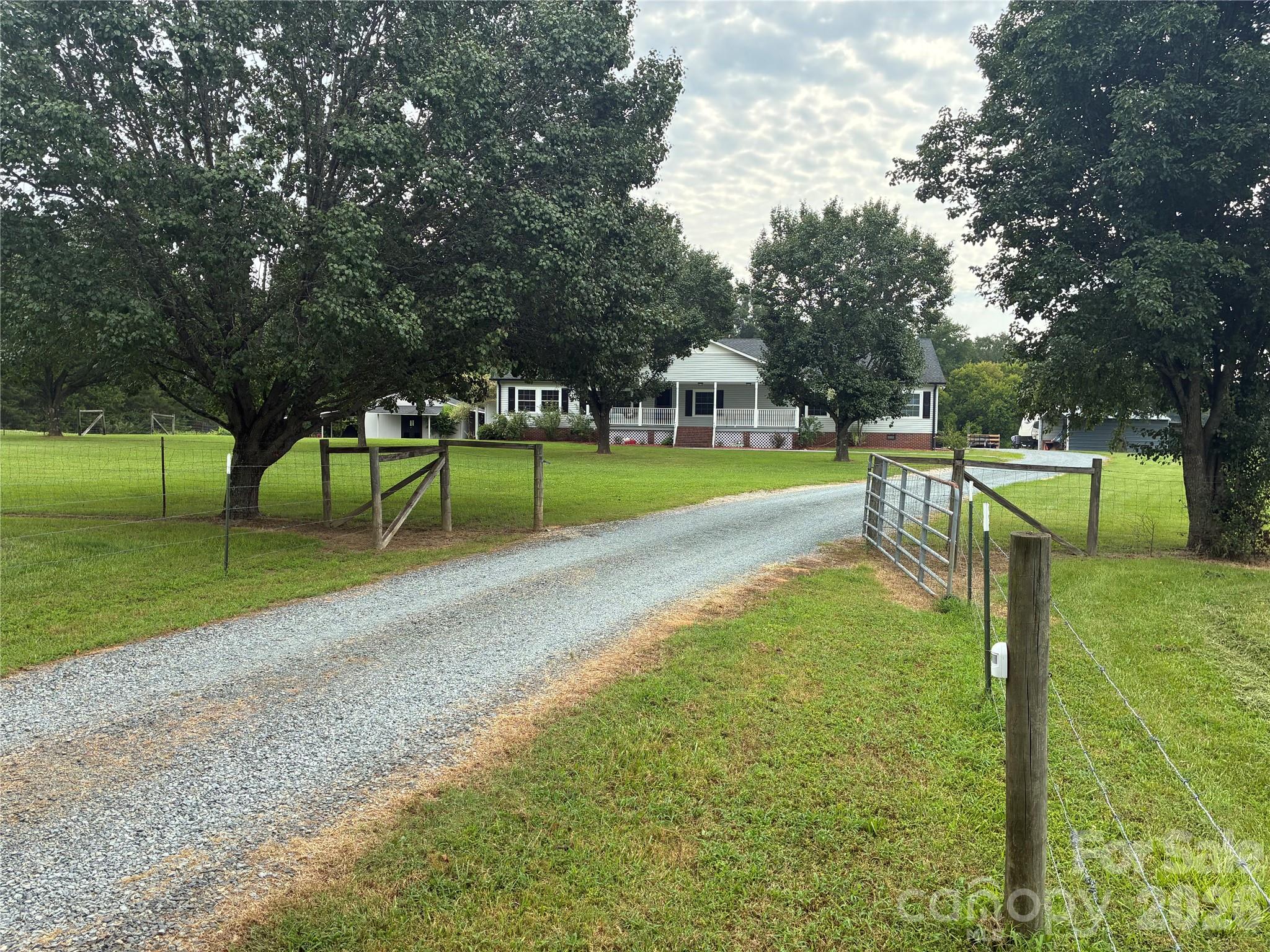 13215 Pine Bluff Road Property Photo 4