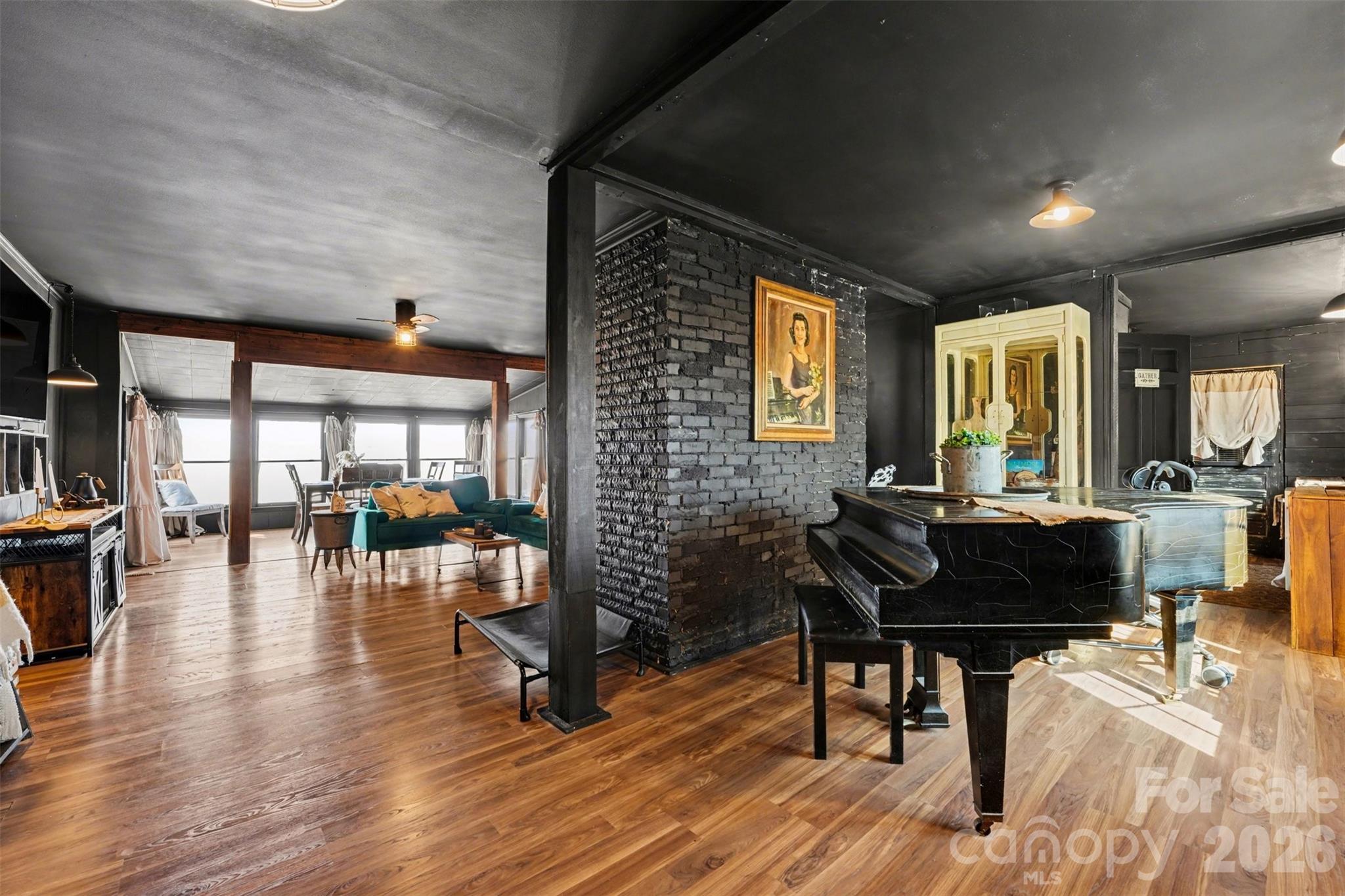 5475 Pine Ridge Drive Property Photo 3