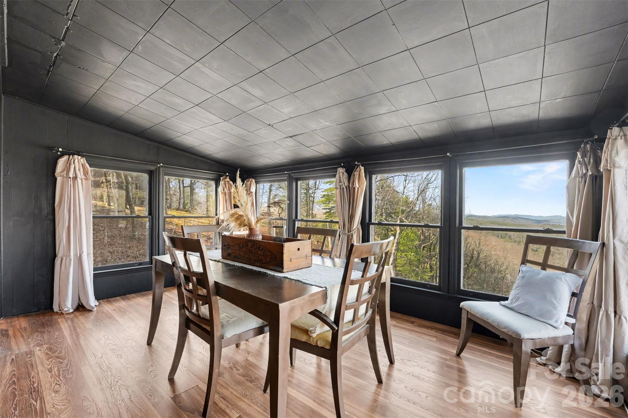 5475 Pine Ridge Drive Property Photo 8