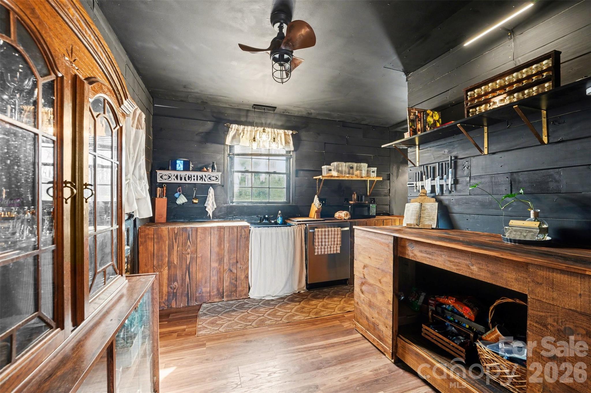 5475 Pine Ridge Drive Property Photo 11