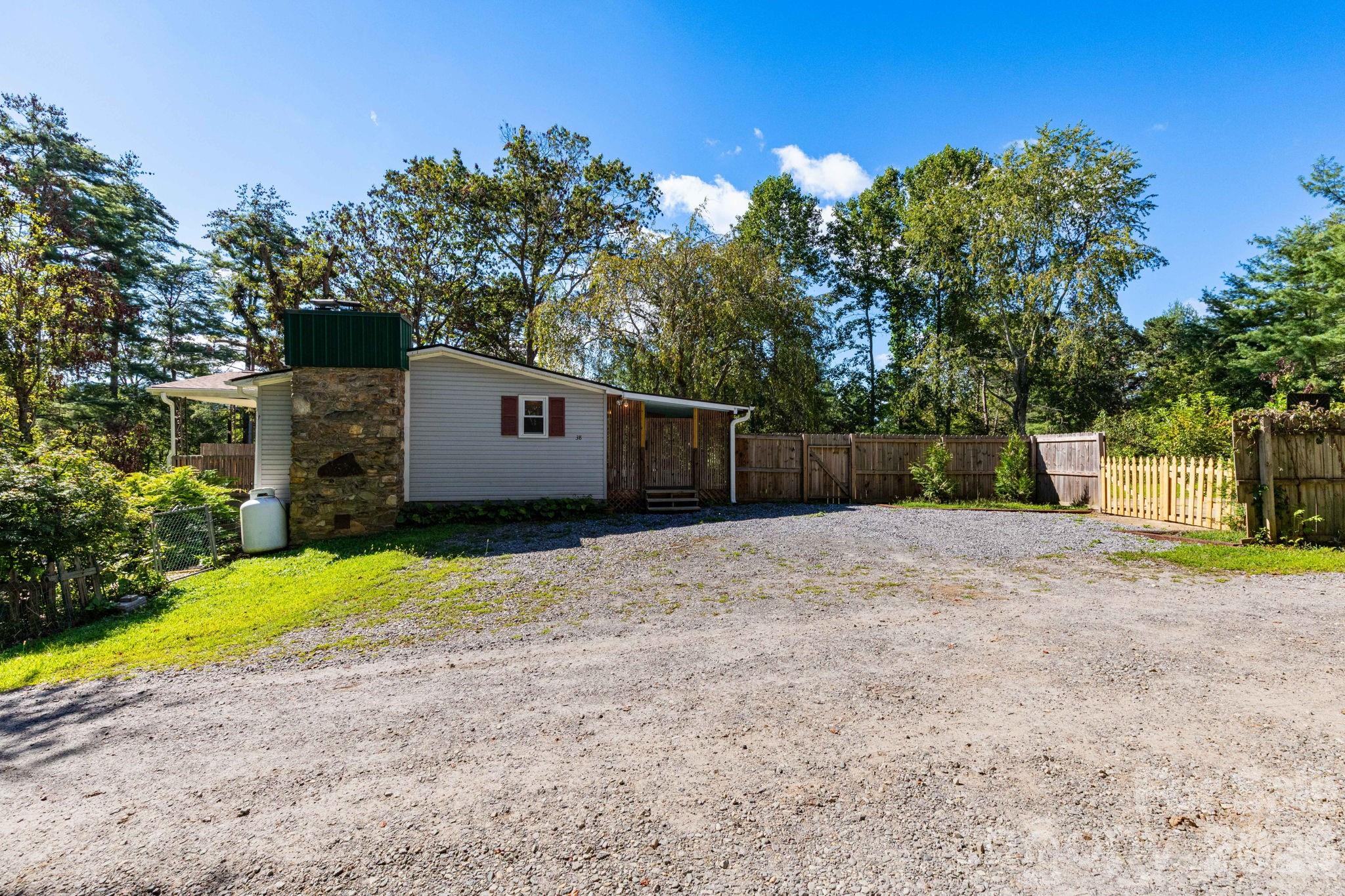 38 Mountainberry Lane Property Photo 8