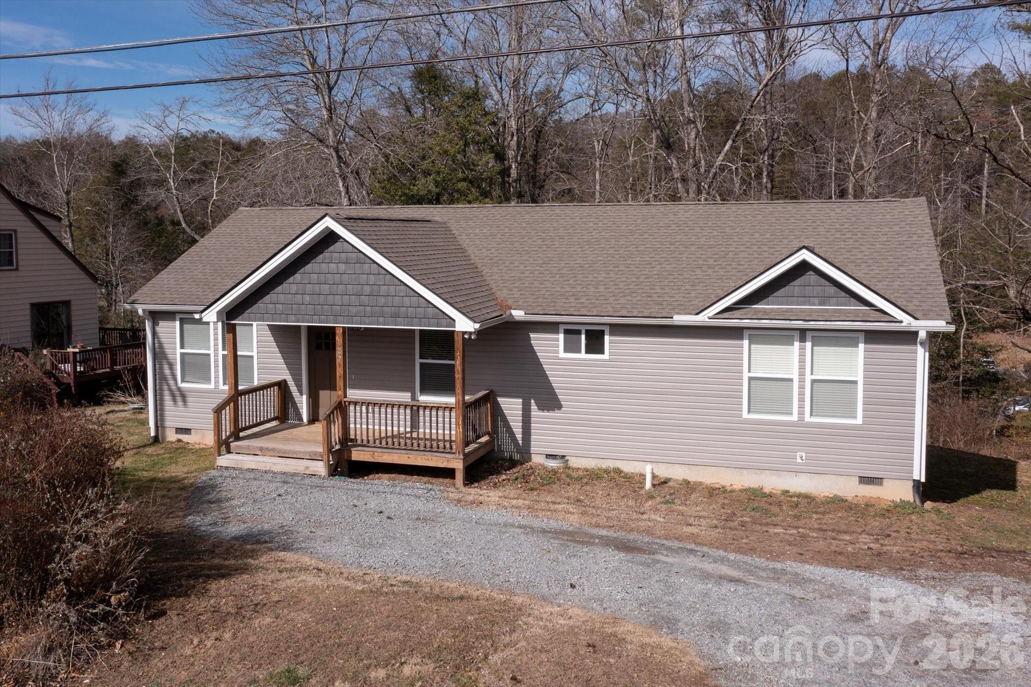 127 Hawthorne Drive Property Photo 1
