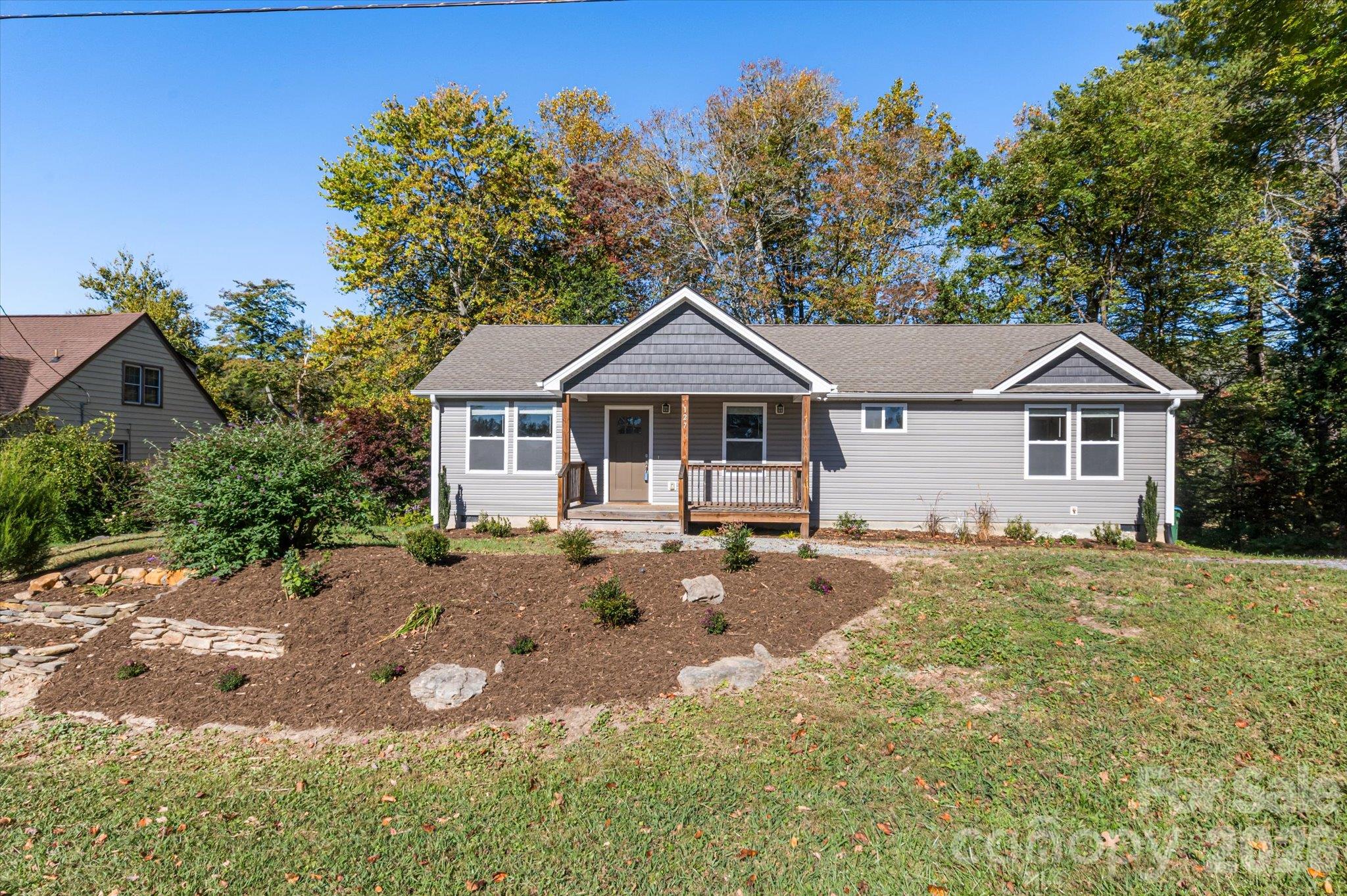 127 Hawthorne Drive Property Photo 1