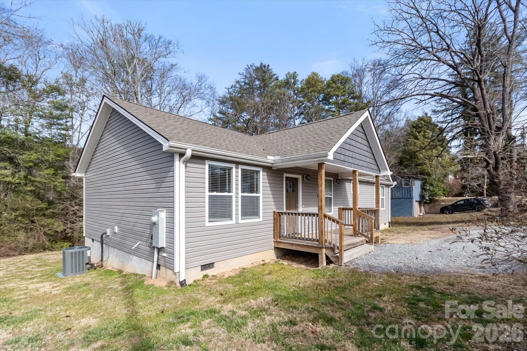127 Hawthorne Drive Property Photo 3
