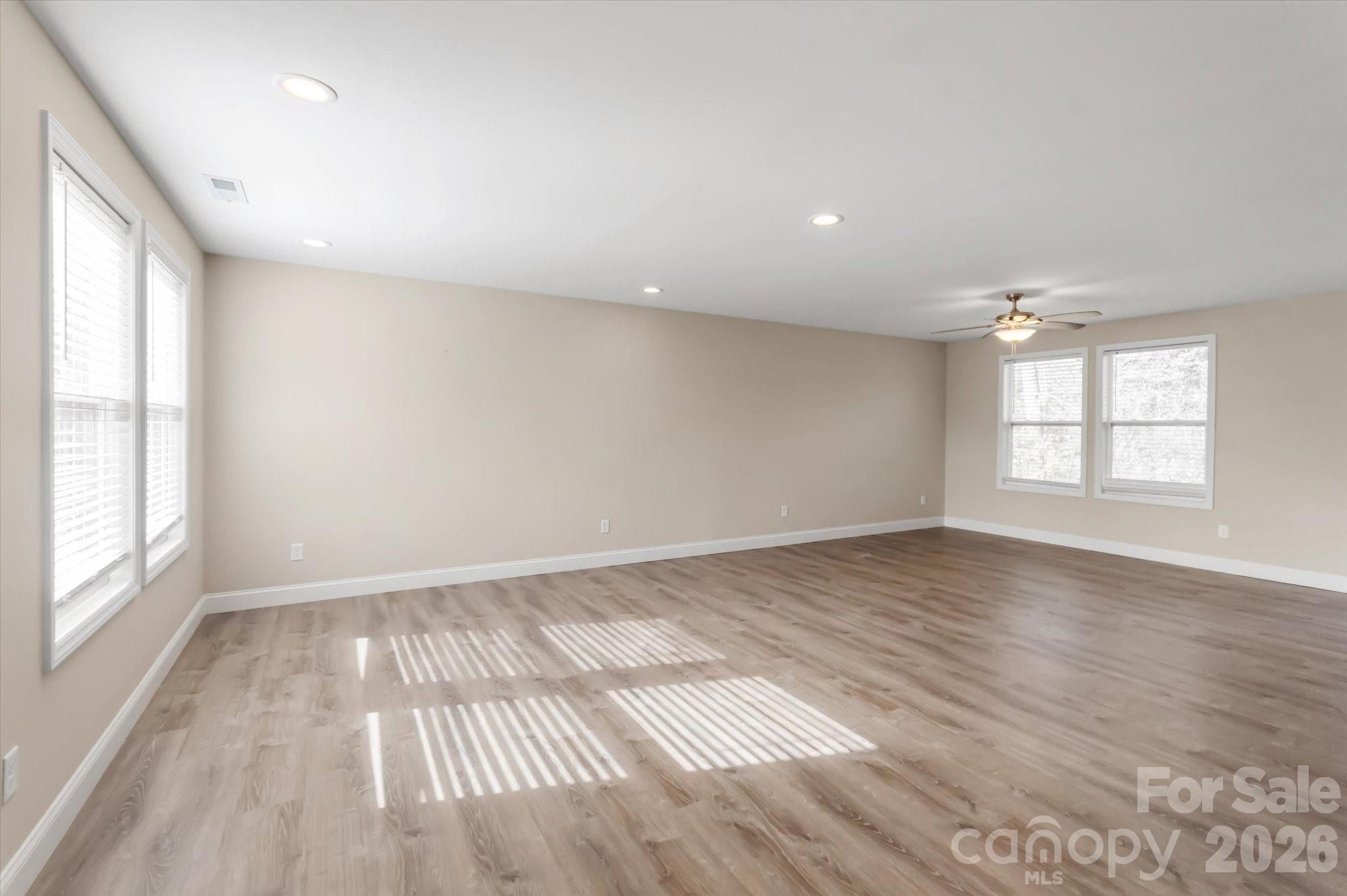 127 Hawthorne Drive Property Photo 6