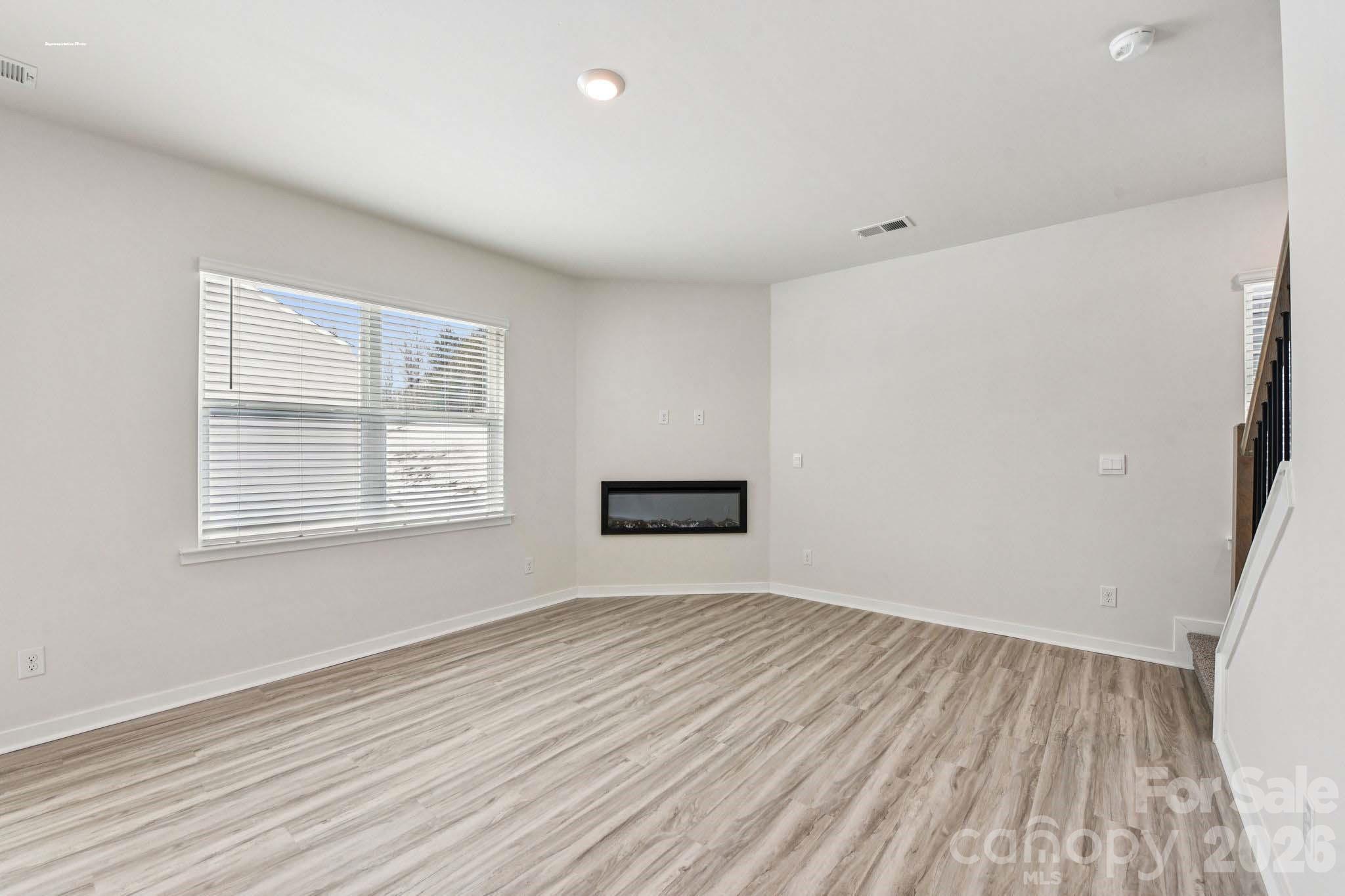 618 Dazzle Loop Property Photo 2