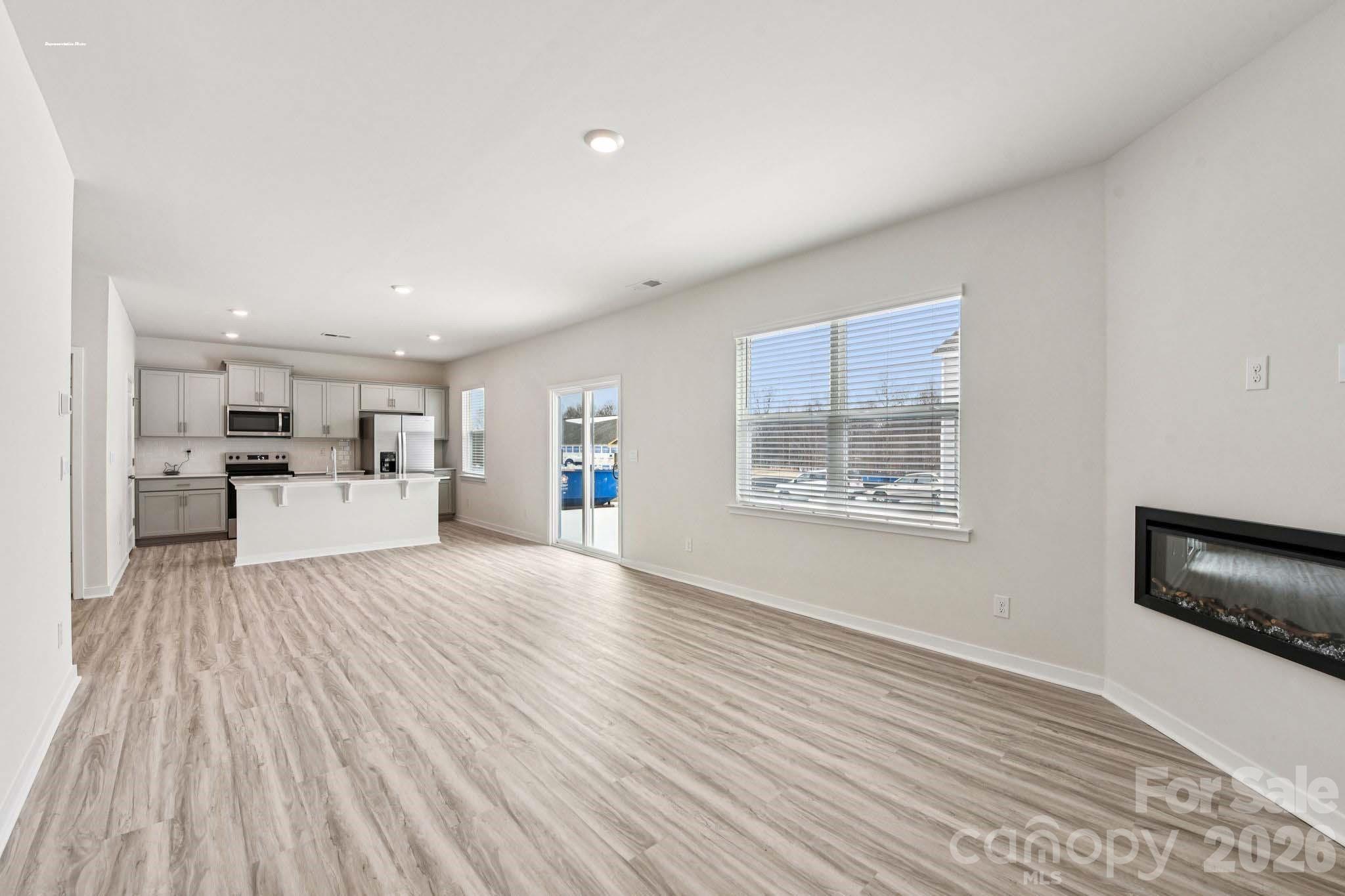 618 Dazzle Loop Property Photo 3