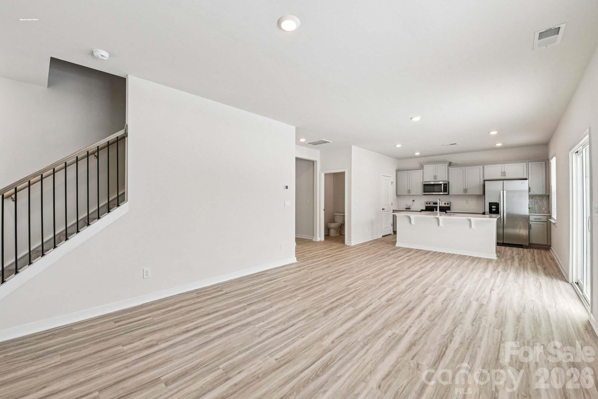 618 Dazzle Loop Property Photo 5