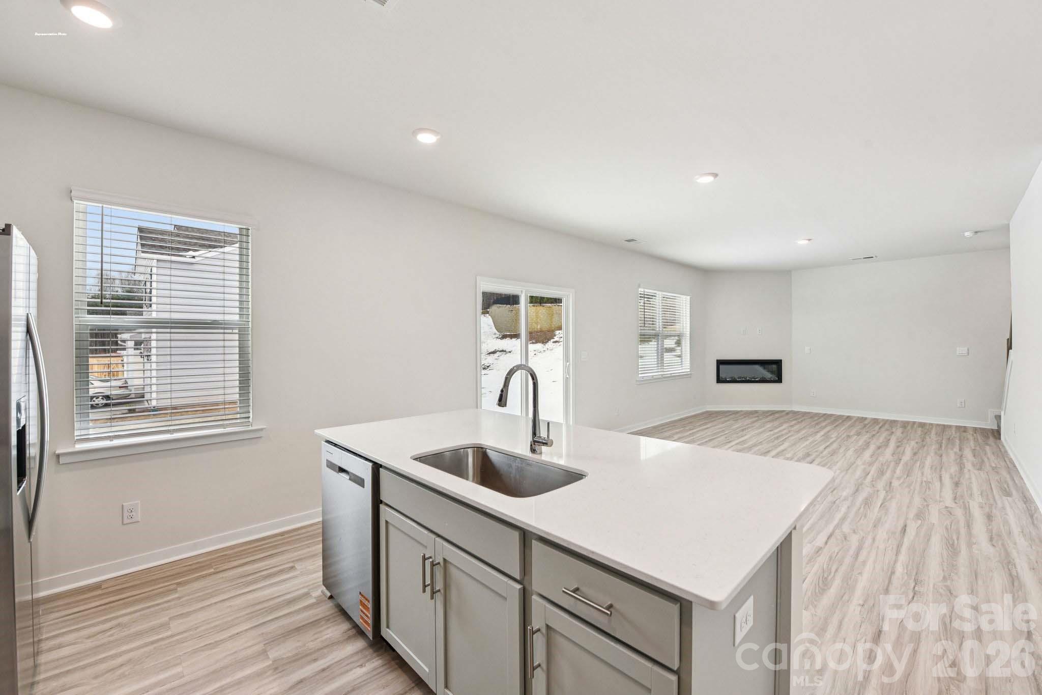 618 Dazzle Loop Property Photo 7