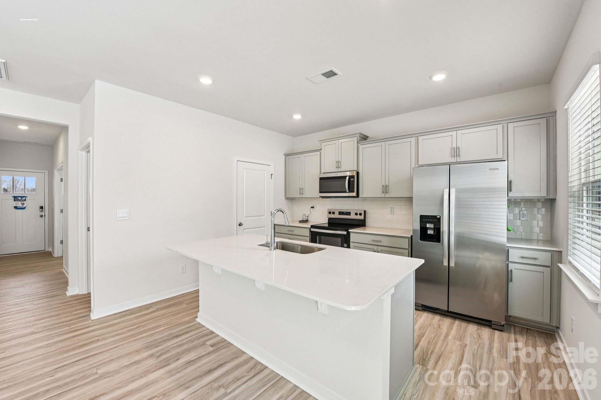 618 Dazzle Loop Property Photo 9