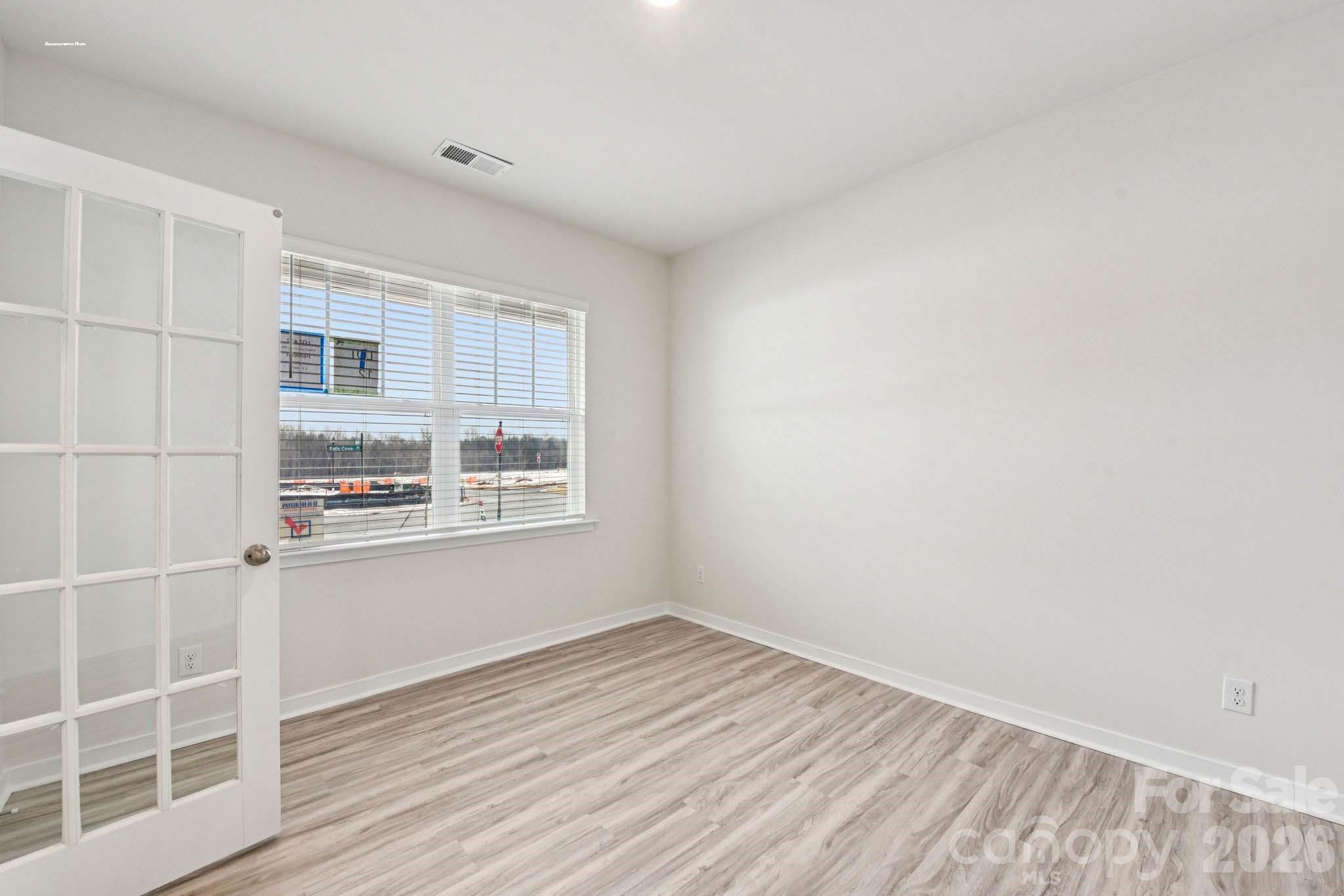 618 Dazzle Loop Property Photo 11
