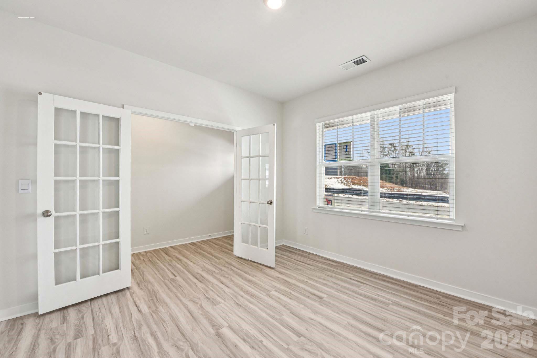 618 Dazzle Loop Property Photo 12