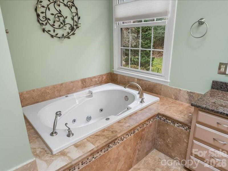 112 Parkland Street Property Photo 18