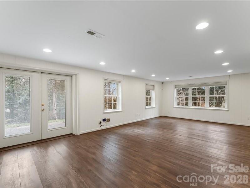 112 Parkland Street Property Photo 26