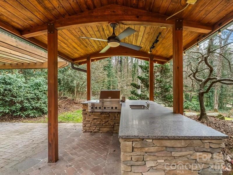 112 Parkland Street Property Photo 28