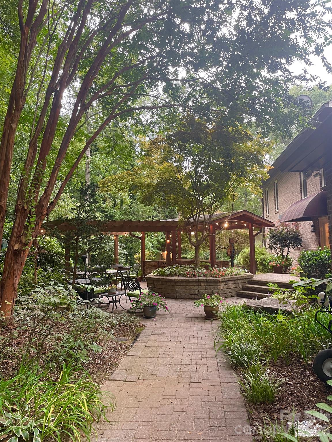 112 Parkland Street Property Photo 29
