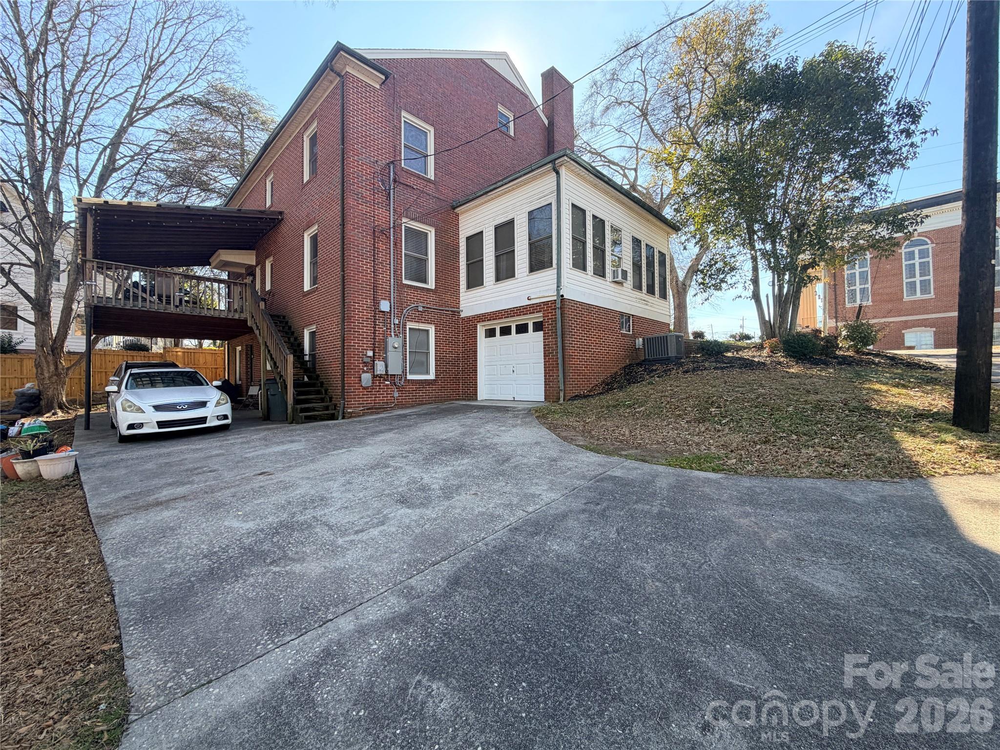 313 E Martin Street Property Photo 6