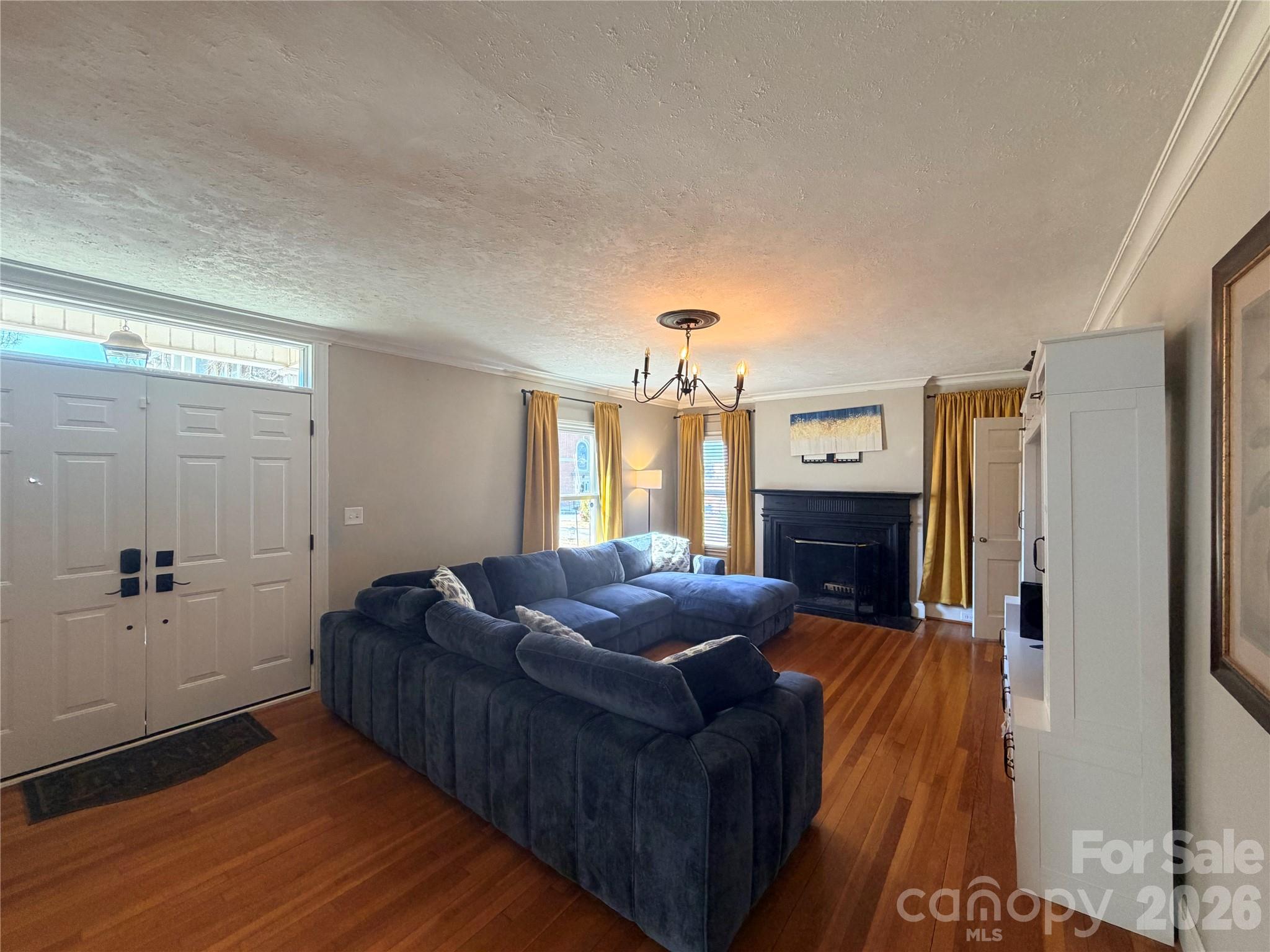 313 E Martin Street Property Photo 8