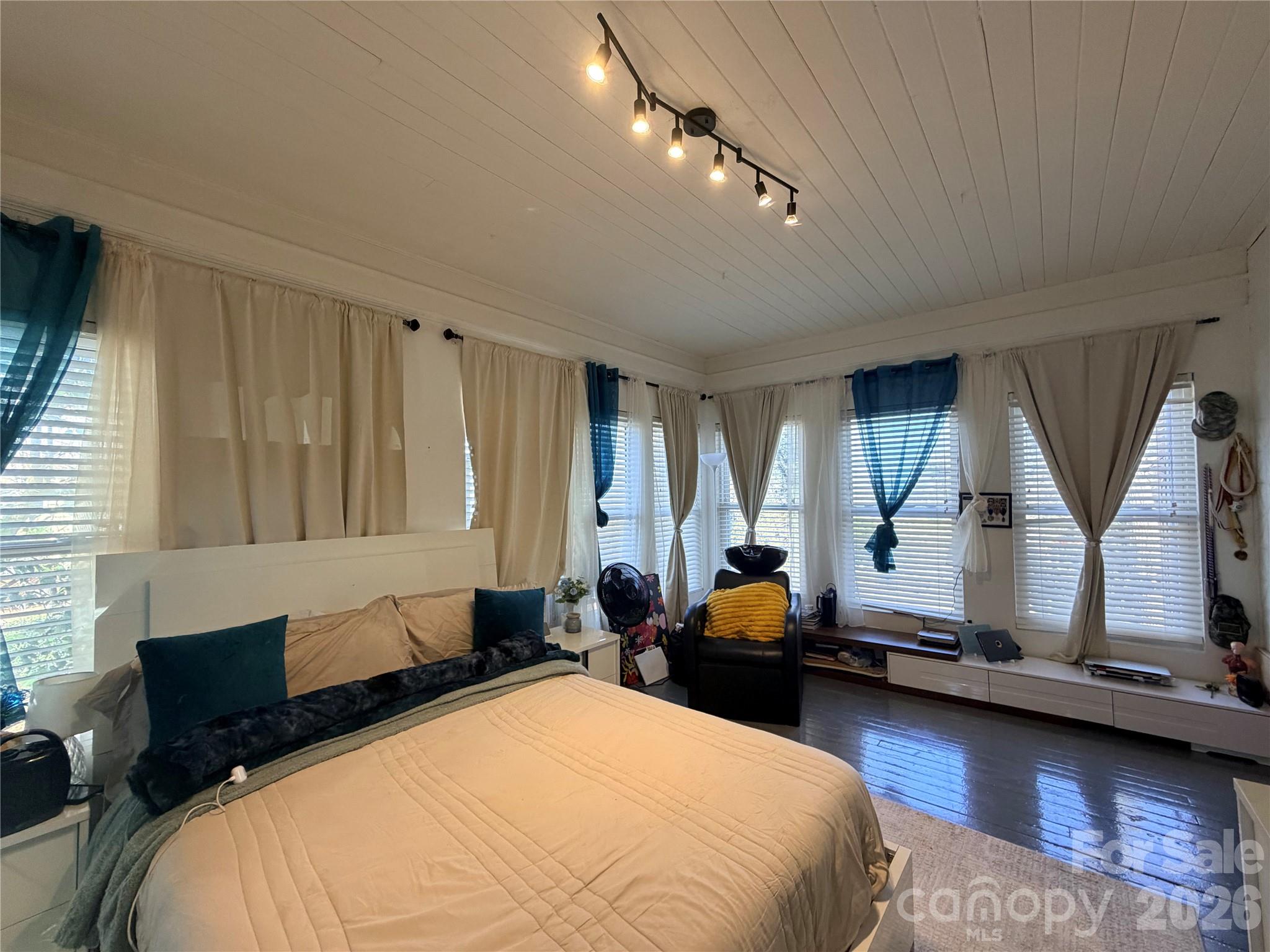 313 E Martin Street Property Photo 21
