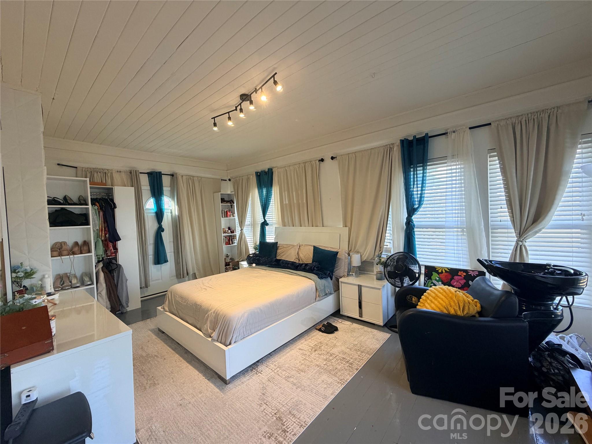 313 E Martin Street Property Photo 22