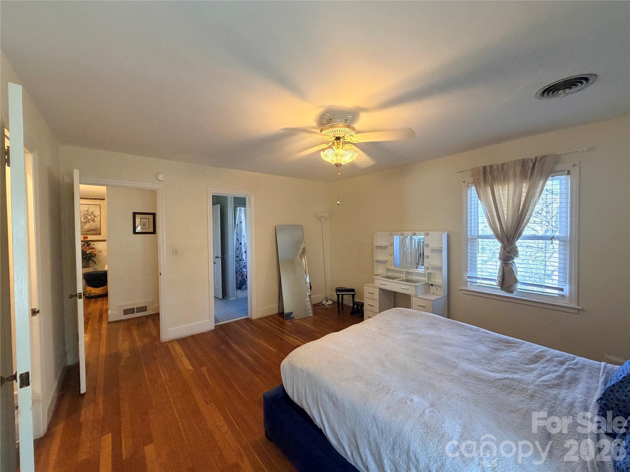 313 E Martin Street Property Photo 32