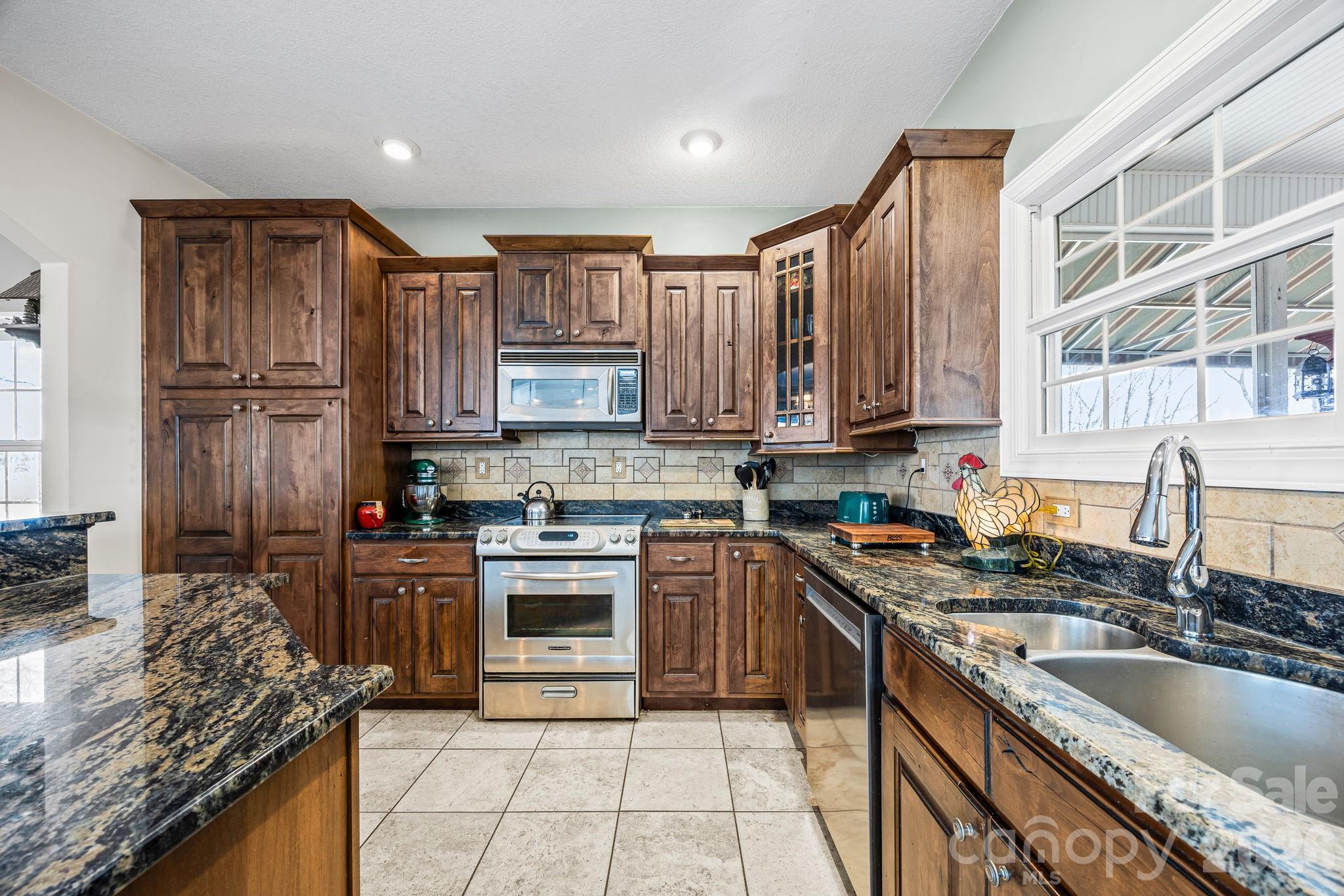 410 Lamp Post Drive Property Photo 15
