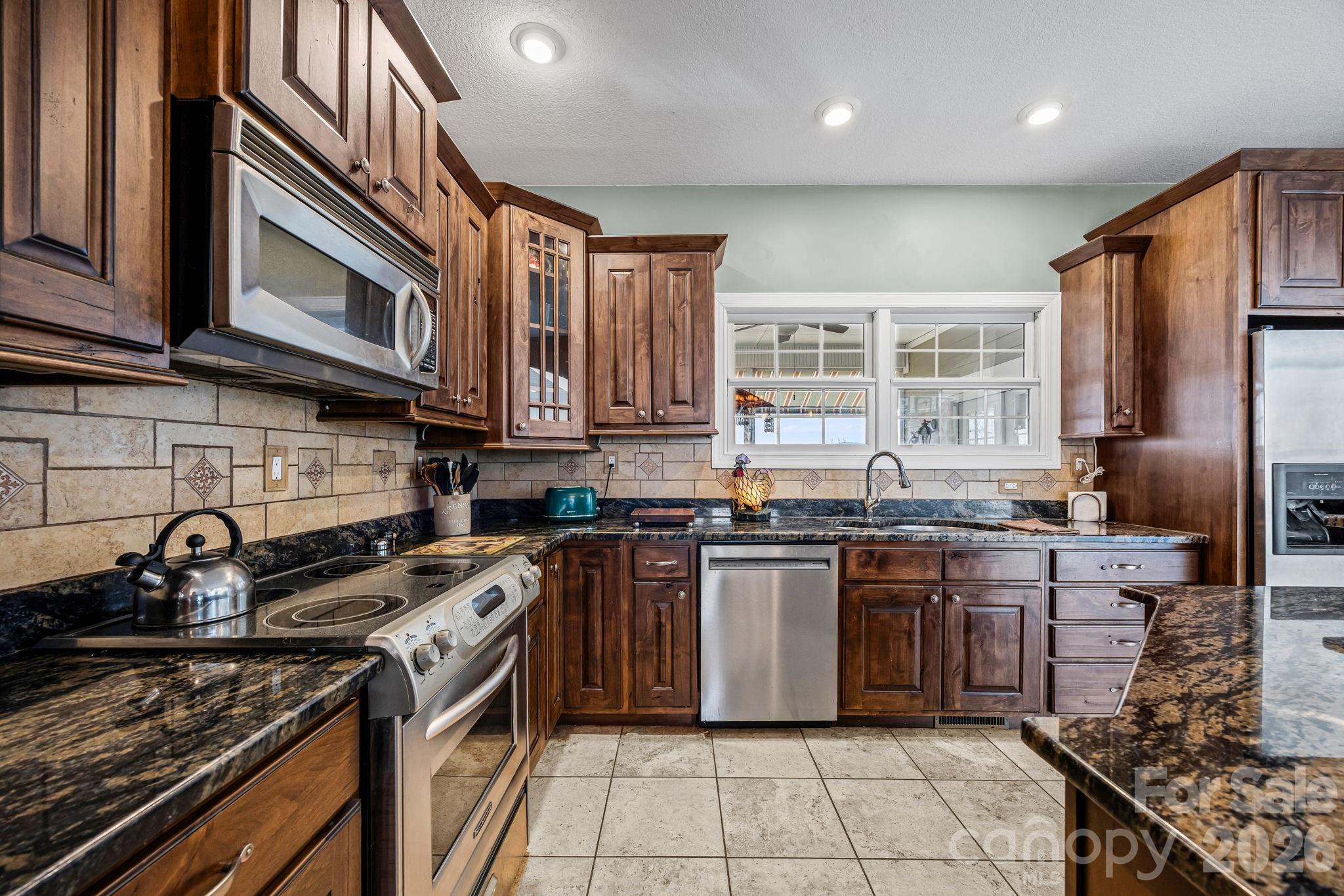 410 Lamp Post Drive Property Photo 17