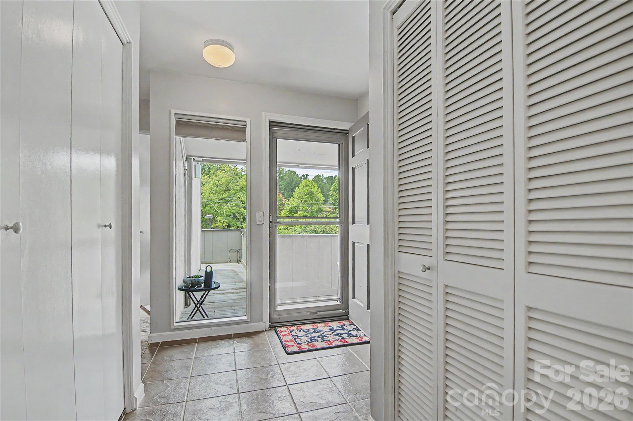 8 Lakemoor Lane 8 Property Photo 6