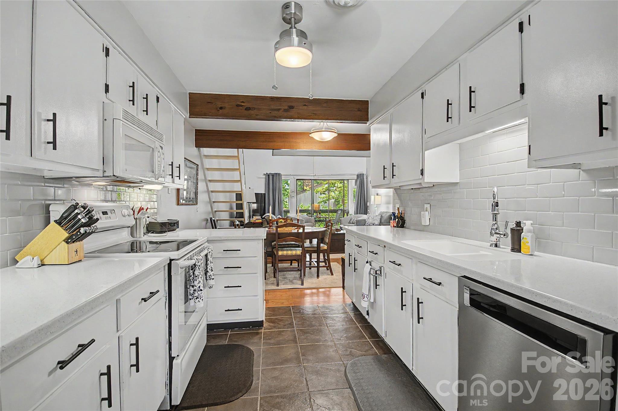 8 Lakemoor Lane 8 Property Photo 10