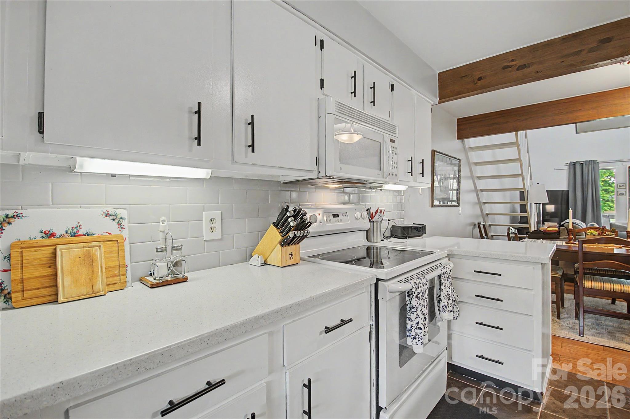 8 Lakemoor Lane 8 Property Photo 16