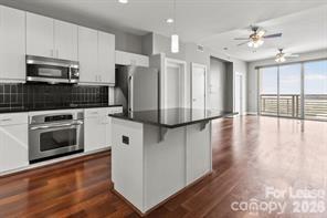 333 W Trade Street 1401 Property Photo 2