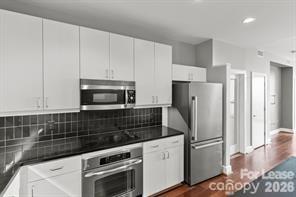 333 W Trade Street 1401 Property Photo 3